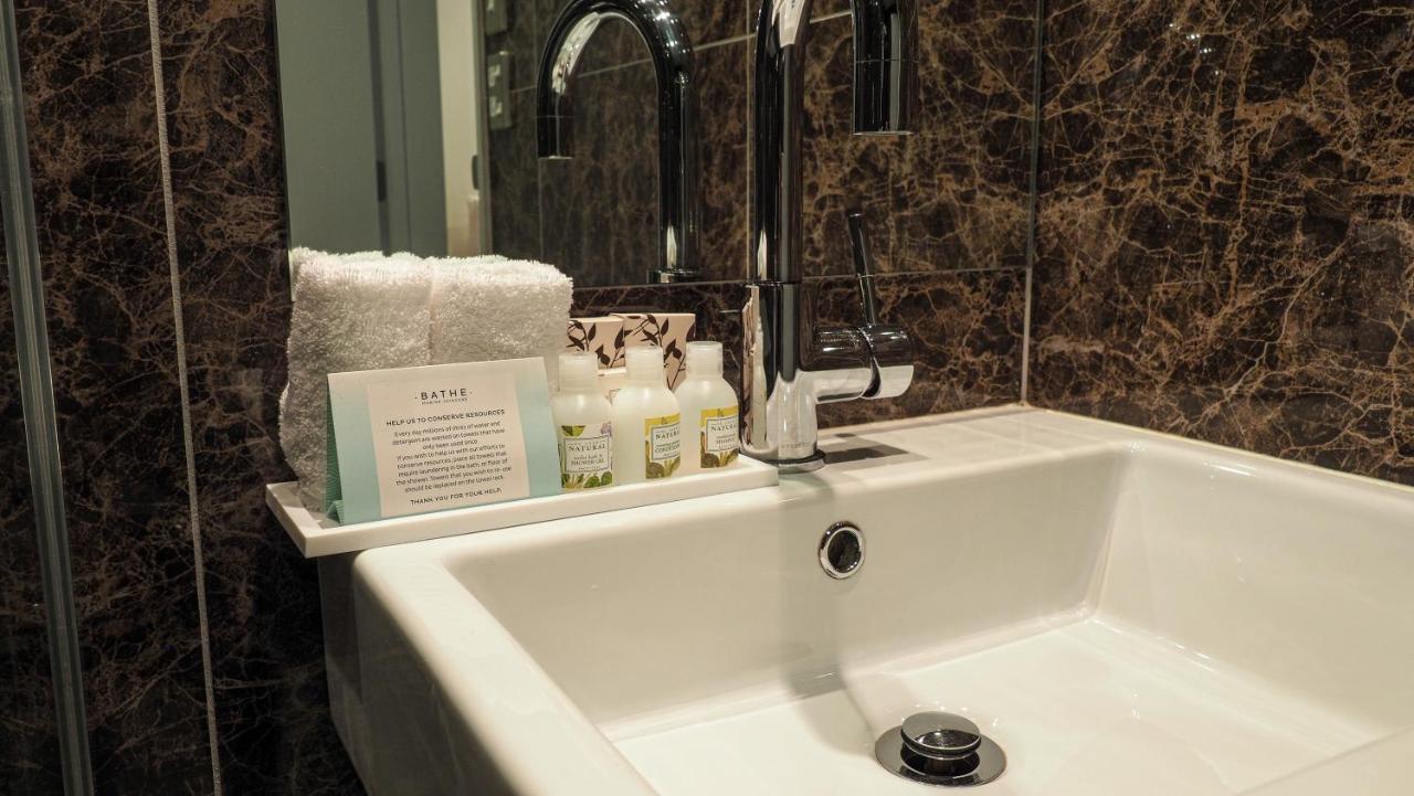 Colombo Lodge Hotel Christchurch Bagian luar foto